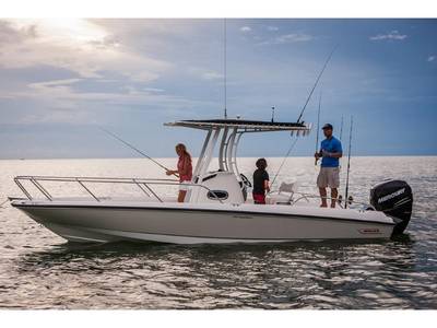 A family of three fishing off a Boston Whaler 240 Dauntless® boat.